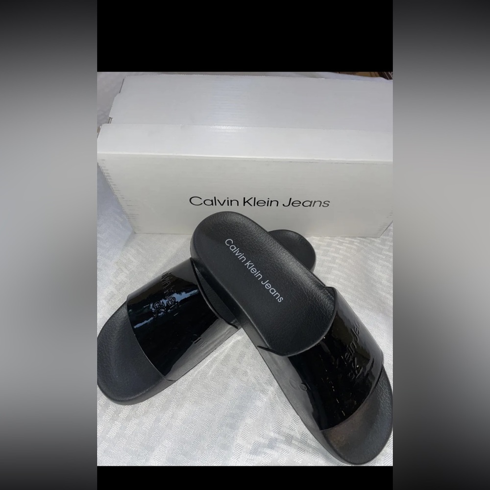CALVIN KLEIN JEANS SLIDE SANDALS BLACK SHINY 7M WOMEN’S NEW IN BOX
